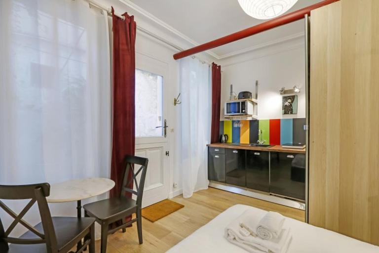 A Sweet Studio in Montparnasse - Boulevard du Montparnasse — отель с удобствами в Париже
