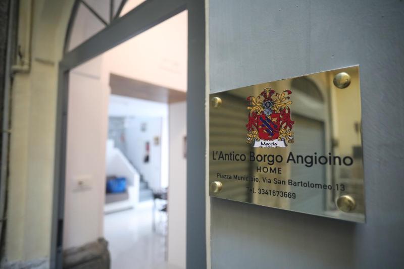 L'antico Borgo Angioino — отель с удобным расположением в Неаполе