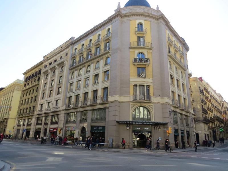 Pension Casa Blanca — комфортный отель в Барселоне