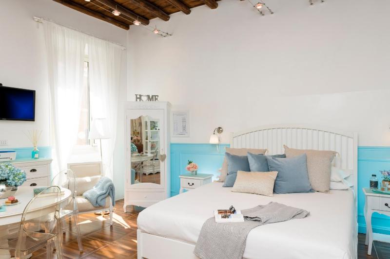 Цены на Capo Le Case, Romantic Flat near Spanish Steps в Риме