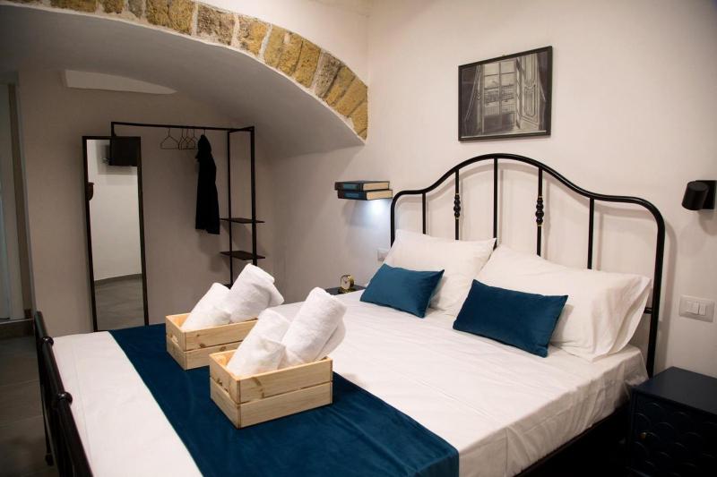 Bottega Orafa Guest House — отель с удобствами в Неаполе
