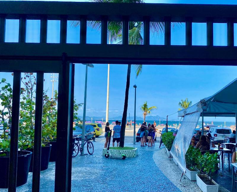 Apt Studio frente a praia de Copacabana — отель с удобным расположением в Рио