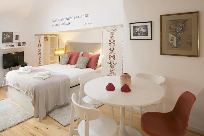 Цены на Central Mezzanine Studio в Лиссабоне