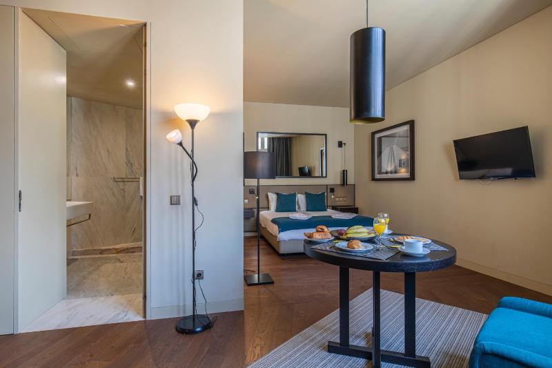 8 Building Apartments — отель с удобствами в Лиссабоне