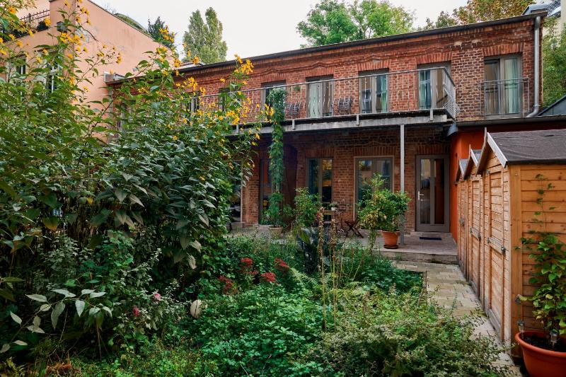 Beautiful Backyard Remise — отель с удобствами в Берлине