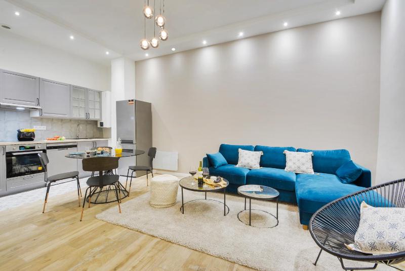 Цены на Luxury home in heart of PARIS!Opera/Eurostar 6pers в Париже
