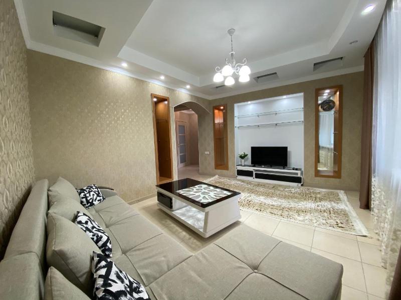 3-h komnatnye apartamenty v centre — отель в Алматы, Казахстан