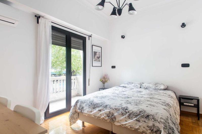 Newly renovated studio downtown Athens! — отель в Афины, Греция