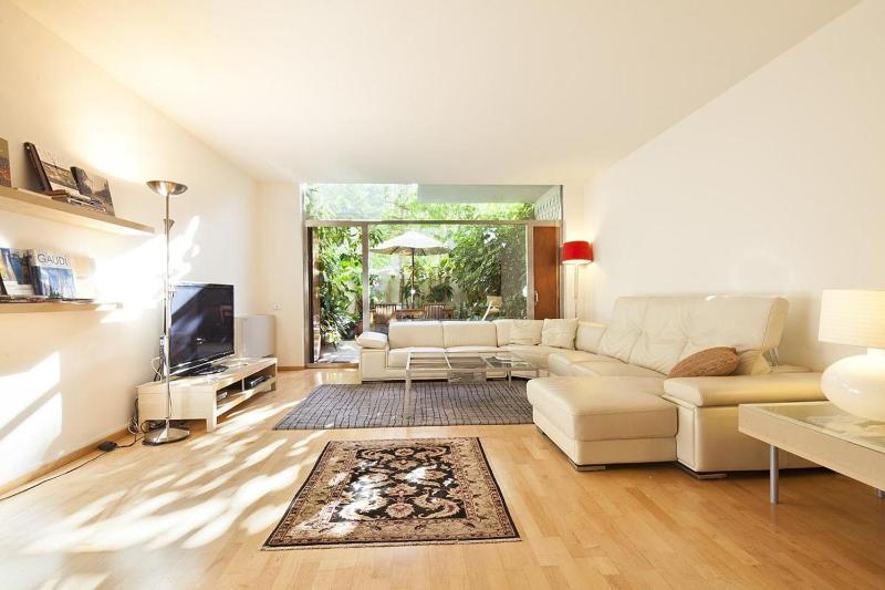 3 bedrooms appartement with furnished terrace and wifi at Barcelona 3 km away from the beach — комфортный отель в Барселоне