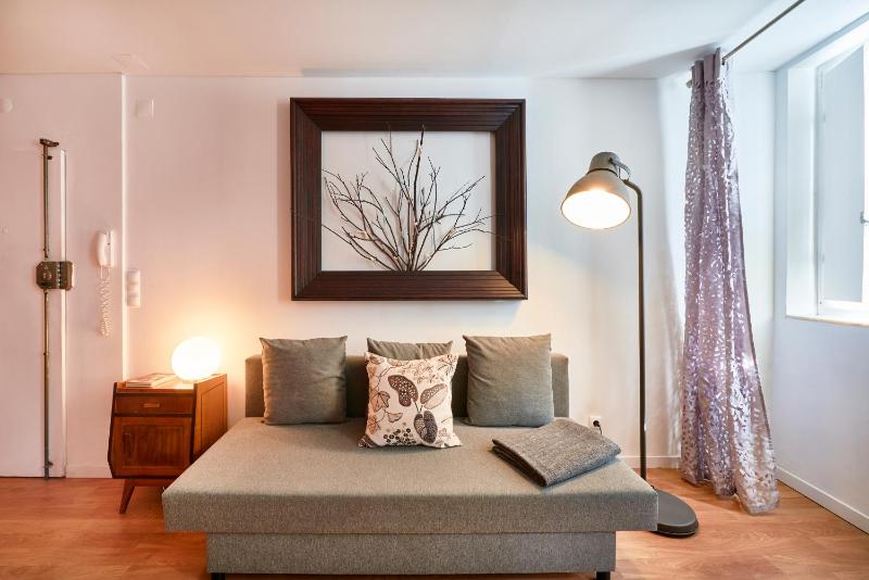 Renovated Charming Apartment, By TimeCooler — комфортный отель в Лиссабоне