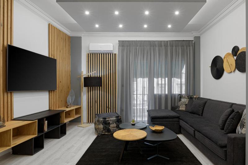 Acropolis Deluxe Apartment — отзывы гостей и цены