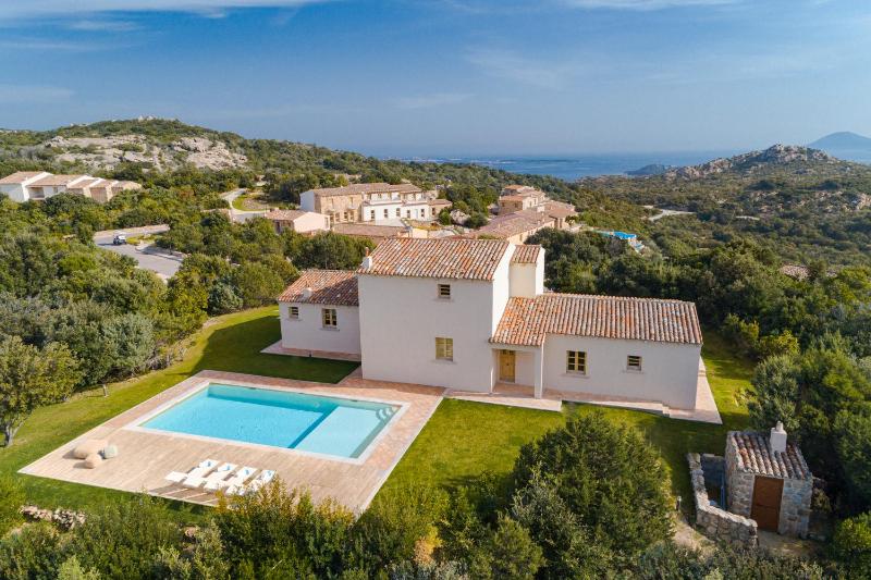 Borgo Smeraldo ad Arzachena - Lussuosa Villa con Vista