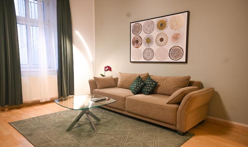Elegant Suite Altes AKH — отель с удобным расположением в вене
