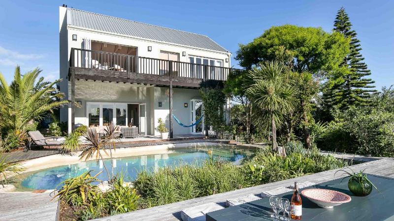 Noordhoek Beach Villa - solar back up power — отель в Кейптауне, Южноафриканская Республика