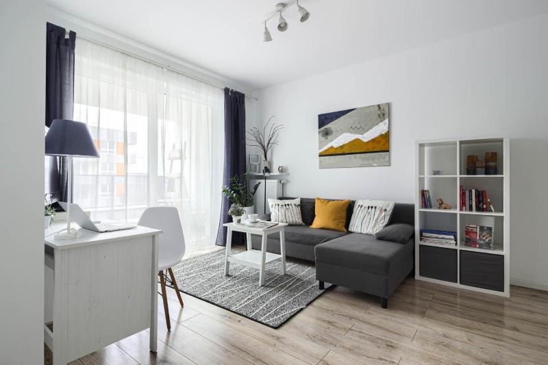 M&R Apartament Airport&Business Premium Komputerowa - underground garage - free WiFi - Netflix - self check-in - 5 min from Chopin Airport — комфортный отель в Варшаве