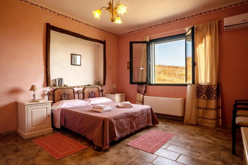 Cuaddus e Tellas a Nuragus - Accogliente B&B tipico
