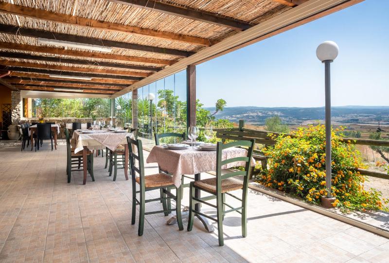 Cuaddus e Tellas a Nuragus - Accogliente B&B tipico