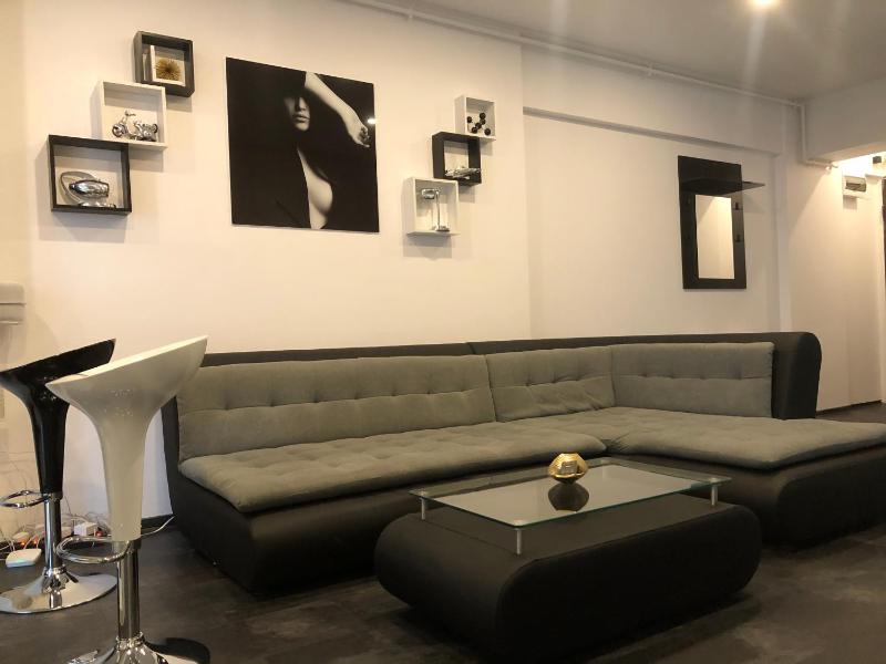 Stylish Westpark 2 Residence Lake View W8 — комфортный отель в Бухаресте