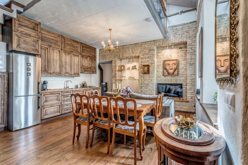 House of Nobles with personal terrace in Uzupis — отель с удобным расположением в Вильнюсе