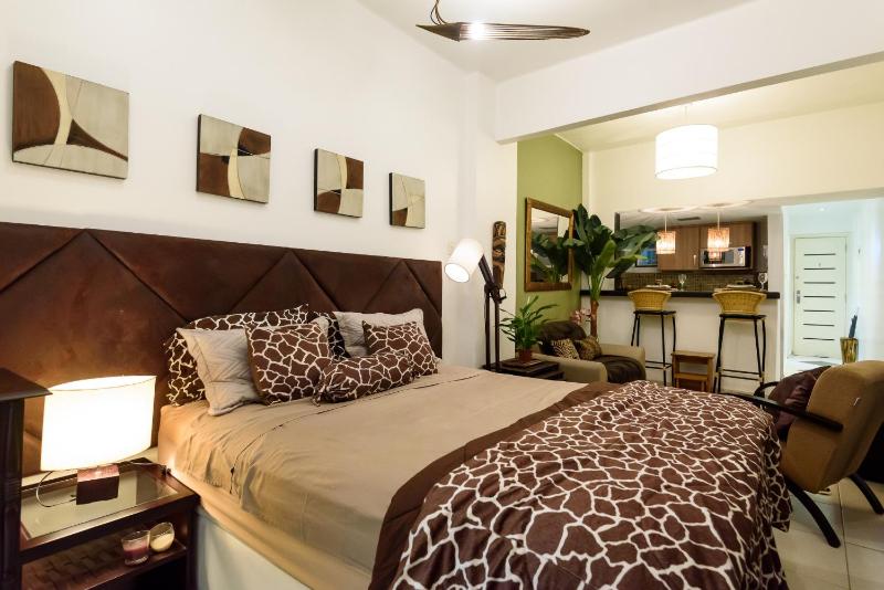 Цены на Belo estudio em Copacabana - Ideal para casais - PF118 Z4 в Рио