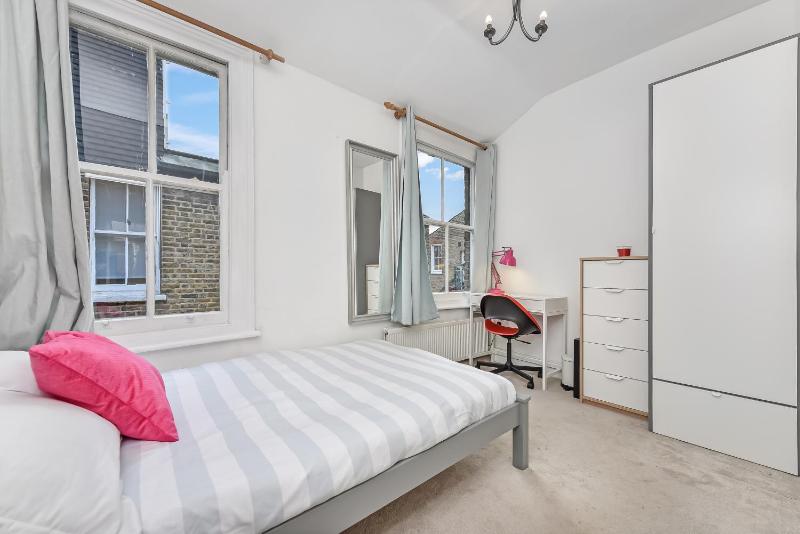 Groves 4 bedroom, Shepherds Bush — отель с удобствами в Лондоне