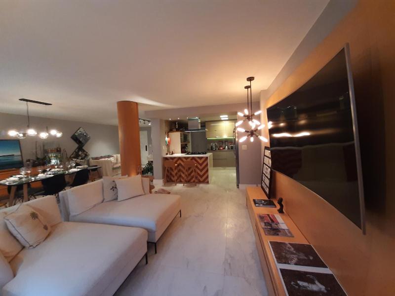 Lindo apartamento na rua do Shopping da Gavea com vaga — отель с удобствами в Рио