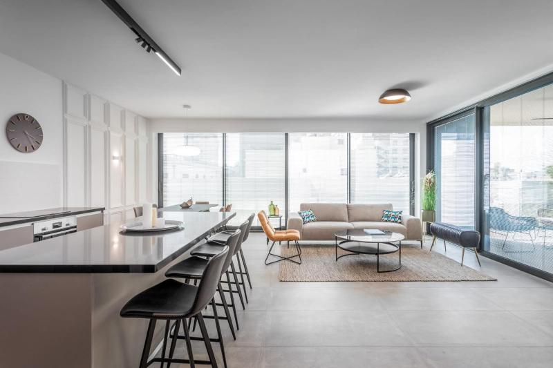 Luxury Beach Geula 3BR by Airsuite — отель в Тель-Авиве, Израиль