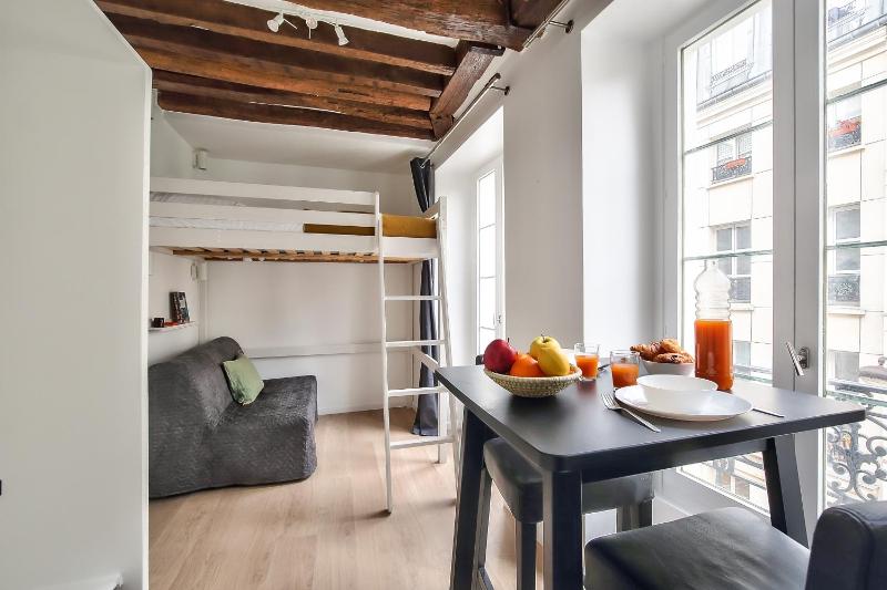Cosy Mezzanine Studio in the Heart of Paris (4) — комфортный отель в Париже