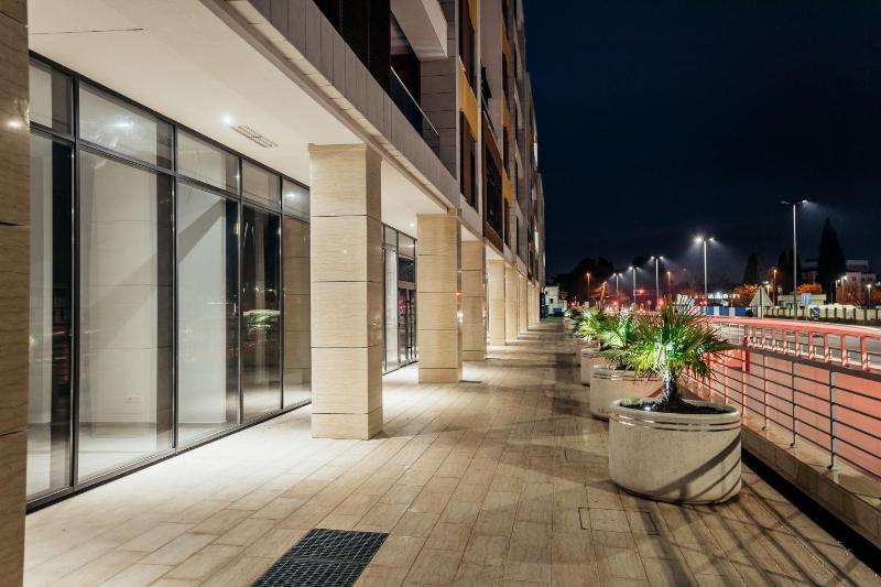 Athos Square Apartments — отель в Подгорице, Черногория