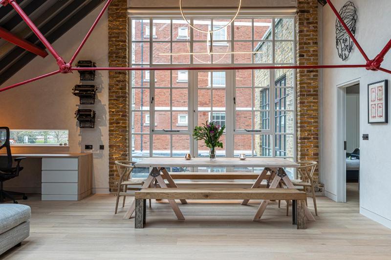 JOIVY Stylish 1-bed loft apartment near Battersea Park, South London — отель с удобствами в Лондоне