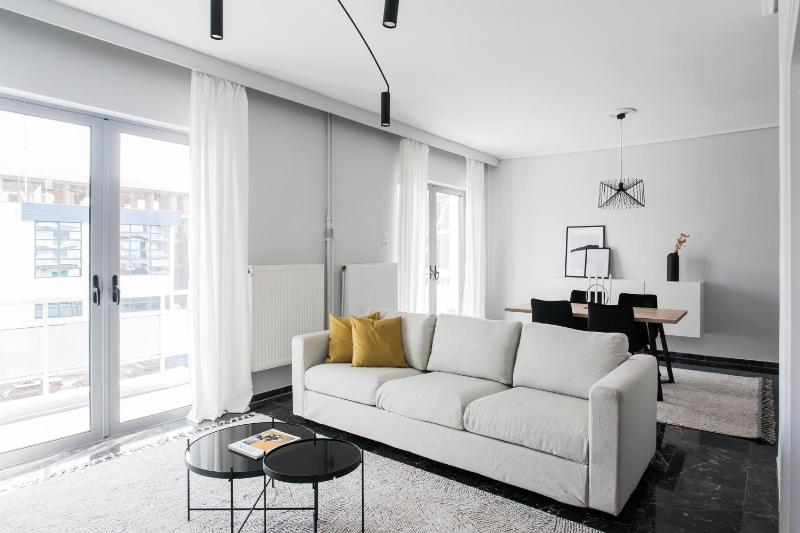 Spacious & Airy 1BR Apartment near HELEXPO Marousi by UPSTREET — забронировать отель в Афины
