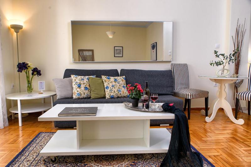 Acropolis Lovely Flat in Plaka — отель с удобствами в Афины