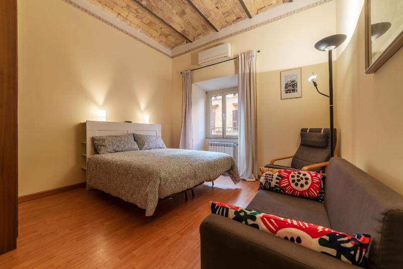 Цены на San Lorenzo Cozy and Comfortable Flat в Риме