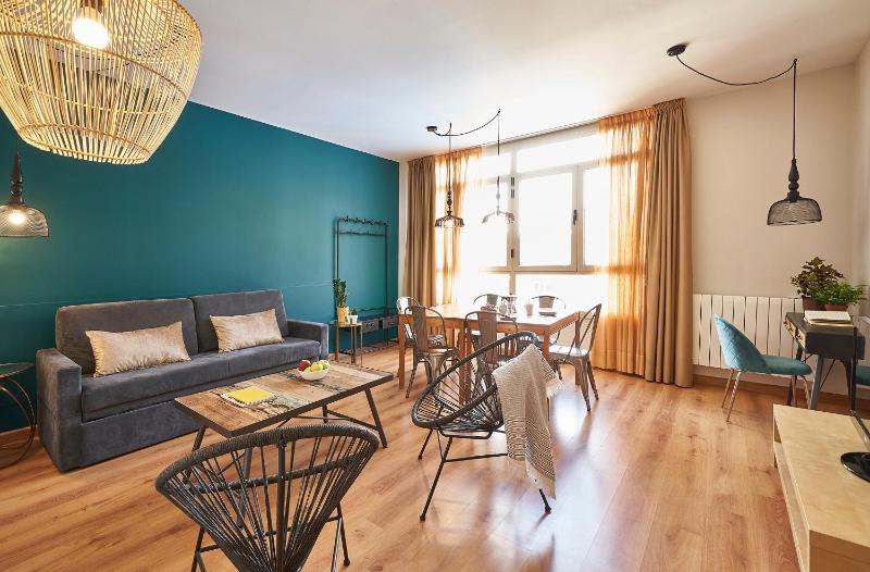 Barcelona Sants Station Apartments — забронировать отель в Барселоне