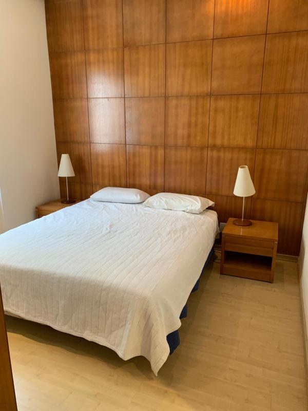 Цены на Residencial com servicos 45 metros decorado com sala, suite e cozinha na quadra da praia de Copacabana в Рио