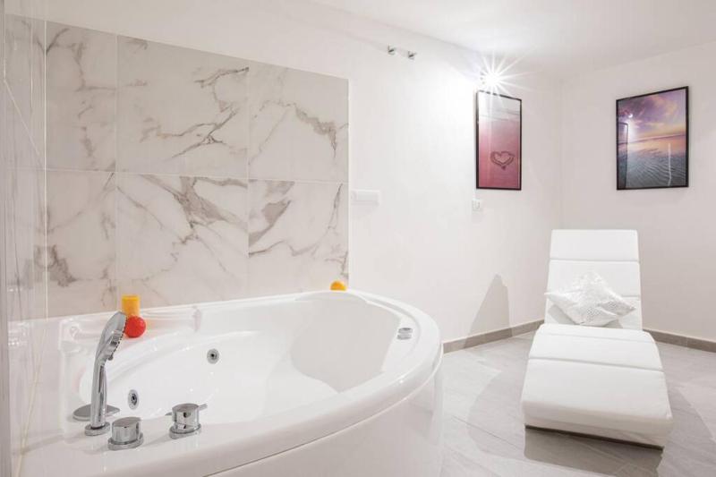 Unforgettable Split Level Jacuzzi Suite Navona - Top Collection — отель с удобствами в Риме