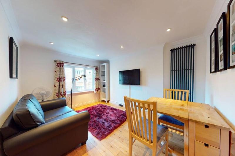 Amazing 1 Bed Flat 5 min to Edgware Road Station — отель с удобным расположением в Лондоне