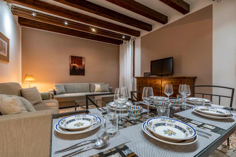 San Marco - 2 bedrooms with lift — отель с удобным расположением в Венеции