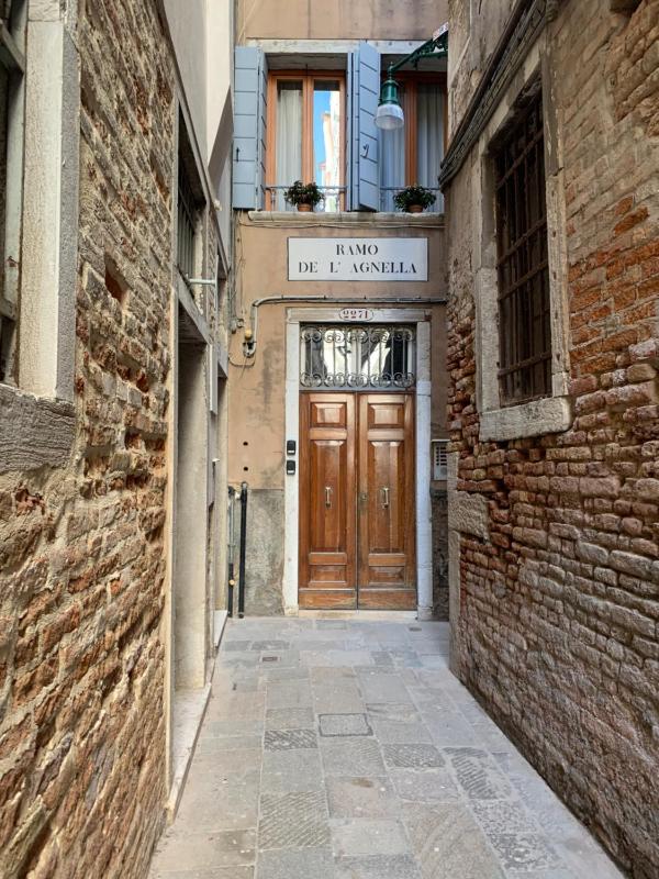 REGINA - ROMANTIC STUDIO near RIALTO — комфортный отель в Венеции