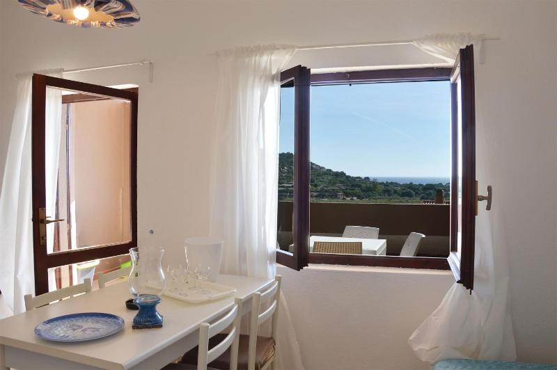 Terrazze di Chia a Chia - Incantevole appartamento vista mare
