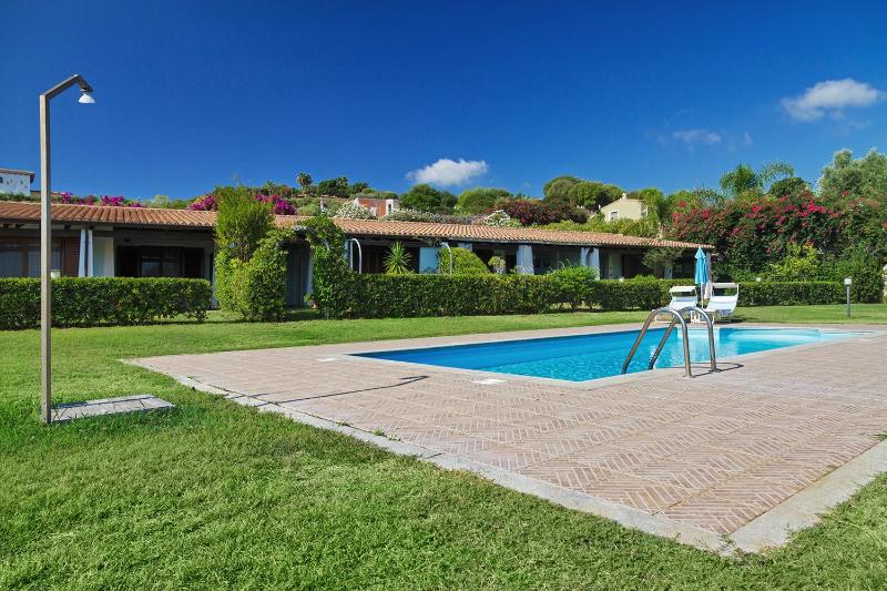 Casa Hedera a Tertenia - Lussuosa Villa con Piscina
