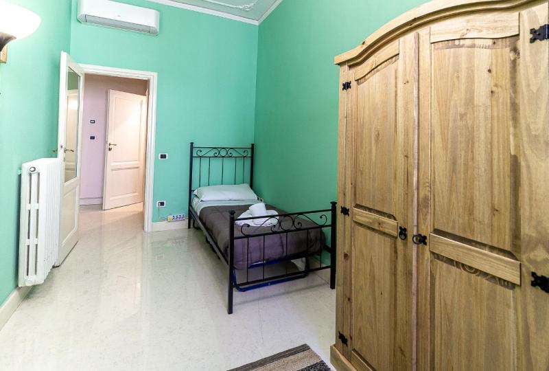Spacious Three Bedroom Apartment On the Arno — отель с удобствами в Флоренции