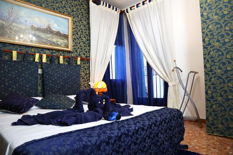 VENICE RAINBOW APARTMENT (RIALTO) — отель с удобствами в Венеции