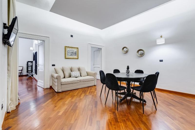 BDC - Spanish Steps Gold 2bdr suite — отель в Риме, Италия