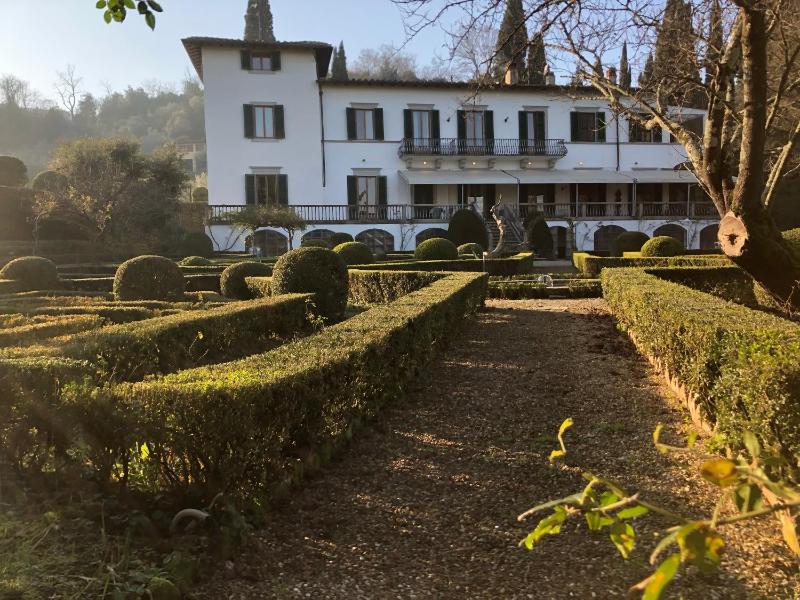 VIlla Merlo Ner0 — отель с удобным расположением в Флоренции