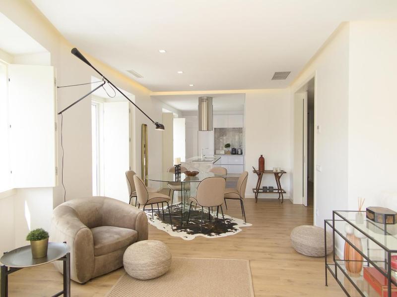 Eduardo vii park great bright apt with ac elevator — отель с удобствами в Лиссабоне