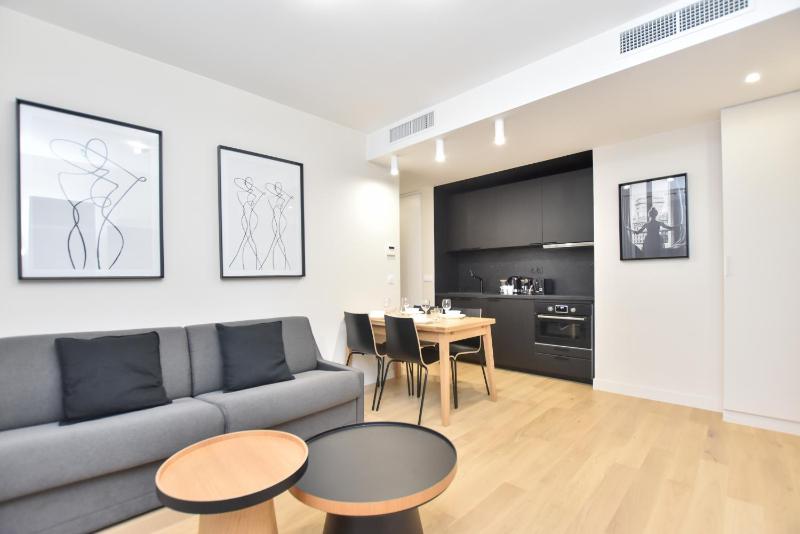 Цены на Peaceful apartment - 2BR-6P - Trocadero в Париже