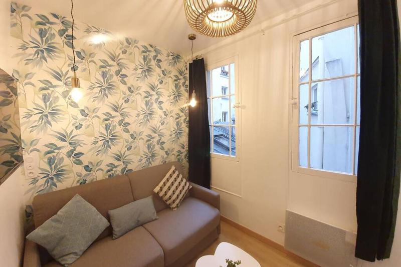 Home Sweet Home Pigalle Montmartre Jungle — отель с удобным расположением в Париже