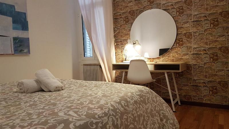 Teal Apartment - Athens Center, 4 BD, 2 BATH — отель с удобным расположением в Афины