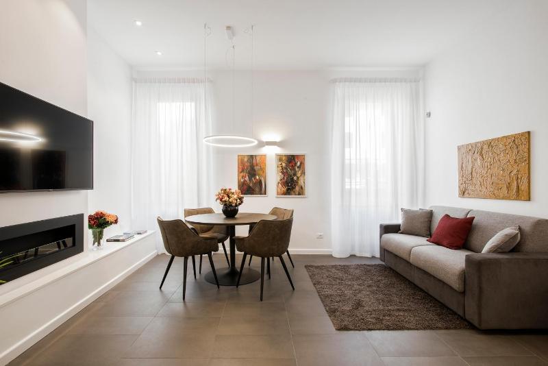 Residenza Fontanella Barberini by Spanish Steps — отель в Риме, Италия